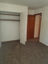 911 Fairview Dr, Unit 6 in Plymouth, WI - Foto de edificio - Building Photo
