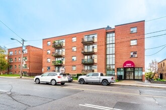 2005 Eglinton Avenue West in Toronto, ON - Building Photo - Building Photo