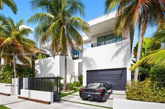 773 NE 77th Terrace in Miami, FL - Building Photo - Building Photo
