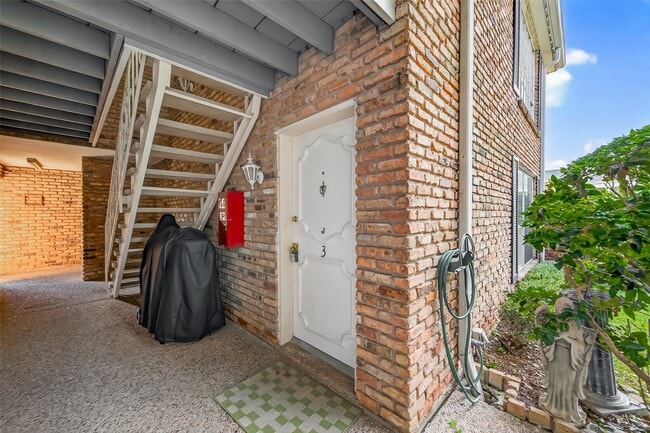 property at 2201 Fountain View Dr