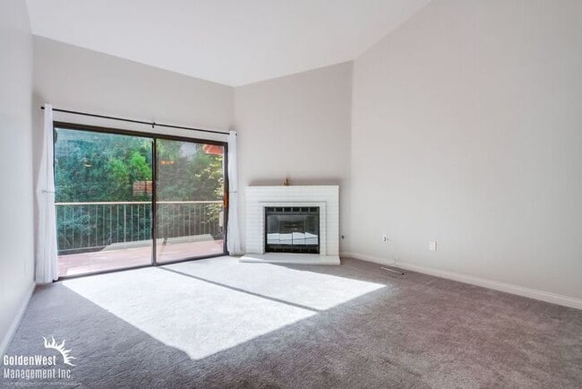 3527 Somerset Way in Carlsbad, CA - Building Photo - Building Photo