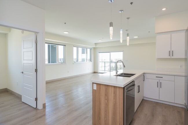 Templeton Heights in Winnipeg, MB - Building Photo - Building Photo