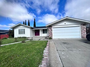 635 River View Dr in San Jose, CA - Foto de edificio - Building Photo