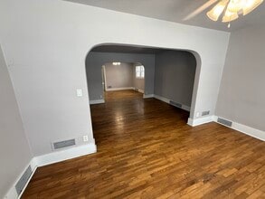 909 University Dr N, Unit #2 in Fargo, ND - Foto de edificio - Building Photo