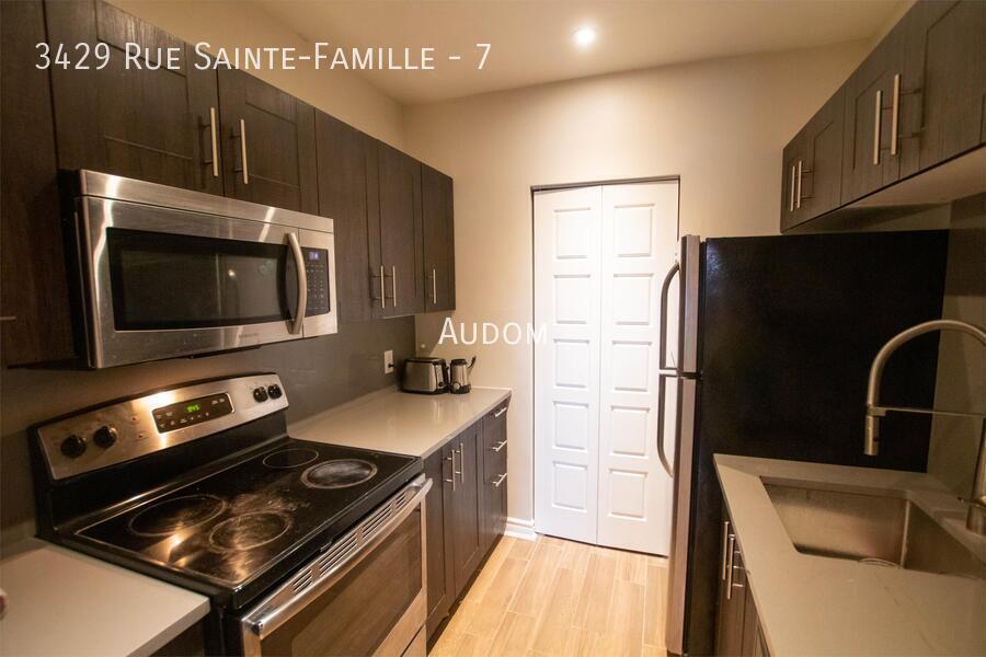 3429 Rue Sainte-Famille in Montréal, QC - Building Photo