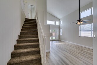 70 Magical Mystery Ln in Henderson, NV - Building Photo - Building Photo