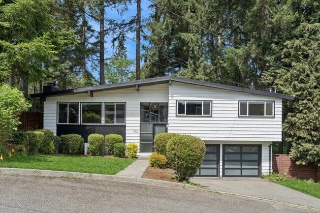 1140 N 146th Pl in Shoreline, WA - Building Photo - Building Photo
