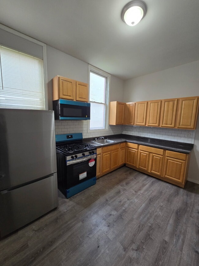 584 Hunterdon St, Unit 1