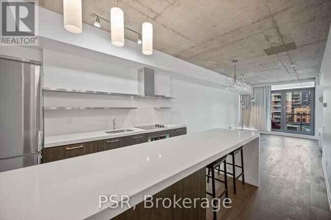 property at 560-560 King St W