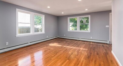 68 Spar Dr, Unit 20-2013 in Mastic Beach, NY - Building Photo - Building Photo