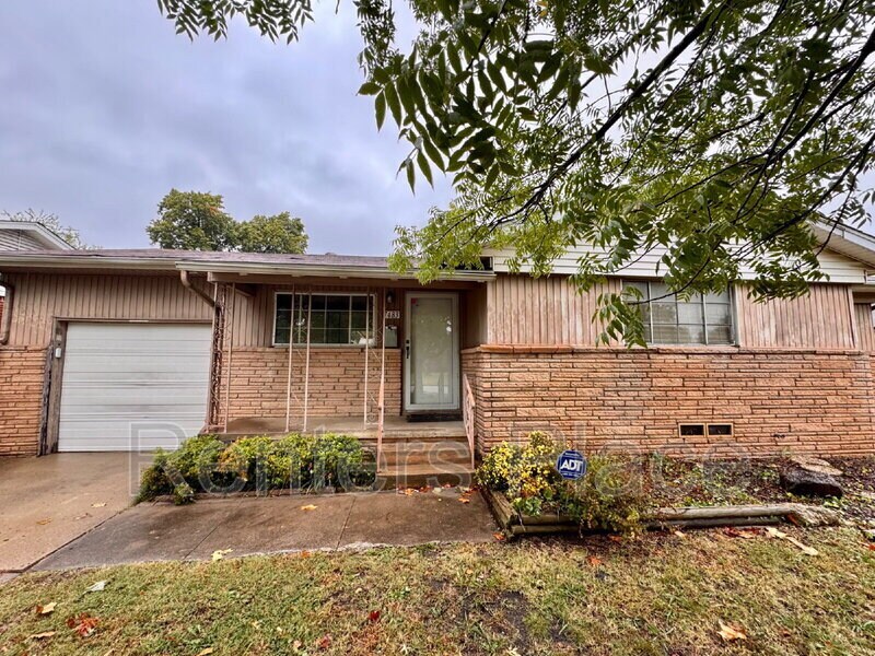 7483 E 30th Pl in Tulsa, OK - Building Photo