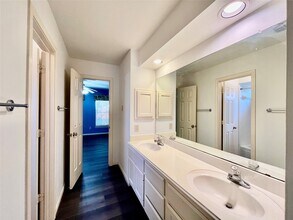 3823 Elkins Rd in Sugar Land, TX - Building Photo - Building Photo