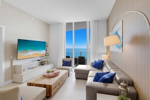 4111 S Ocean Dr in Hollywood, FL - Building Photo