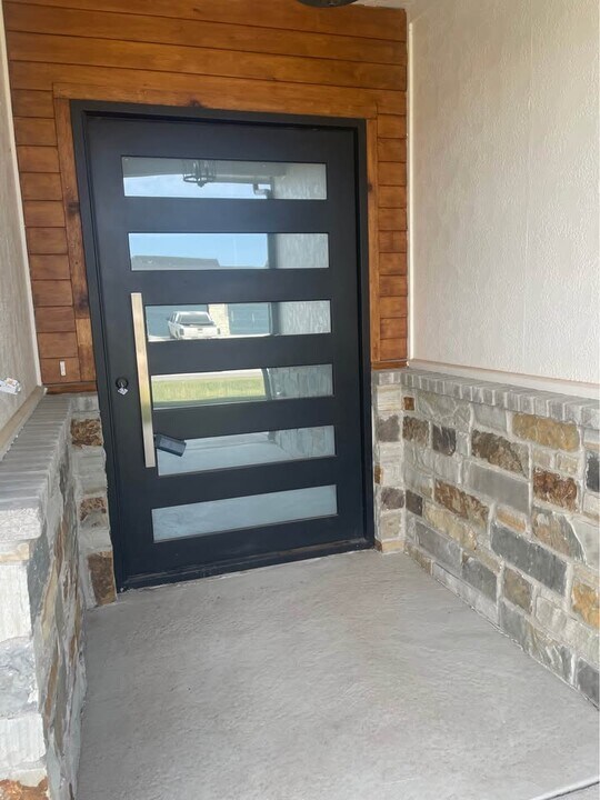 4670 W Emerald Bay Ct in Wichita, KS - Building Photo