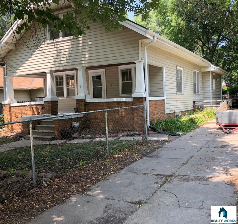2276 Orchard St-Unit -#1 in Lincoln, NE - Building Photo