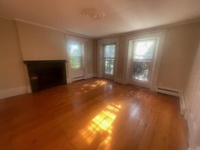 239 S Main St, Unit 1 flr in Haverhill, MA - Building Photo - Building Photo