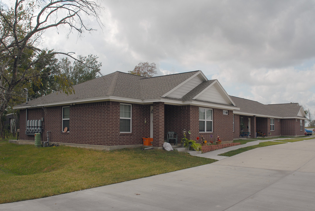 1504 Ave Q in Santa Fe, TX - Building Photo