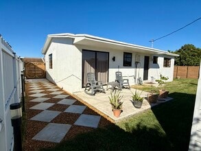 902 W 37th St in Hialeah, FL - Building Photo - Building Photo