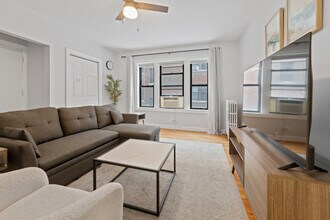 6443 N Hamilton Ave in Chicago, IL - Foto de edificio - Building Photo