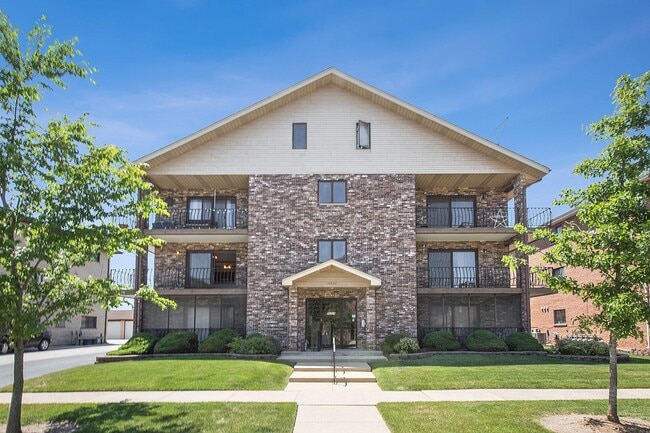 16824 82nd Ave Unit 2S, Unit 2S