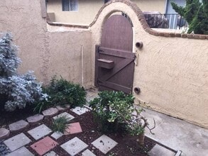 7921 Palin Cir in Huntington Beach, CA - Building Photo - Building Photo