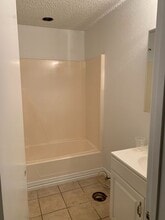 300 N Lee Dr in Gladewater, TX - Building Photo - Building Photo