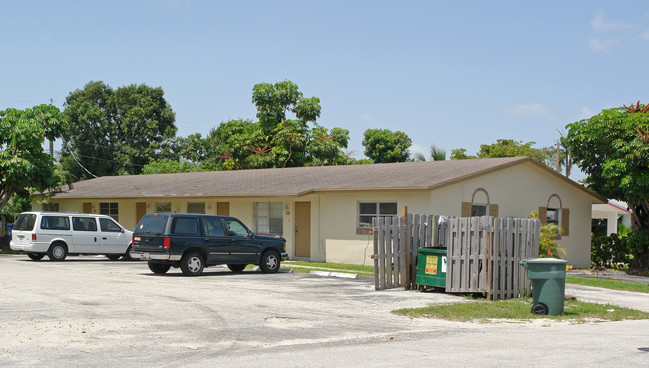 200 NW 25th St in Wilton Manors, FL - Building Photo - Building Photo