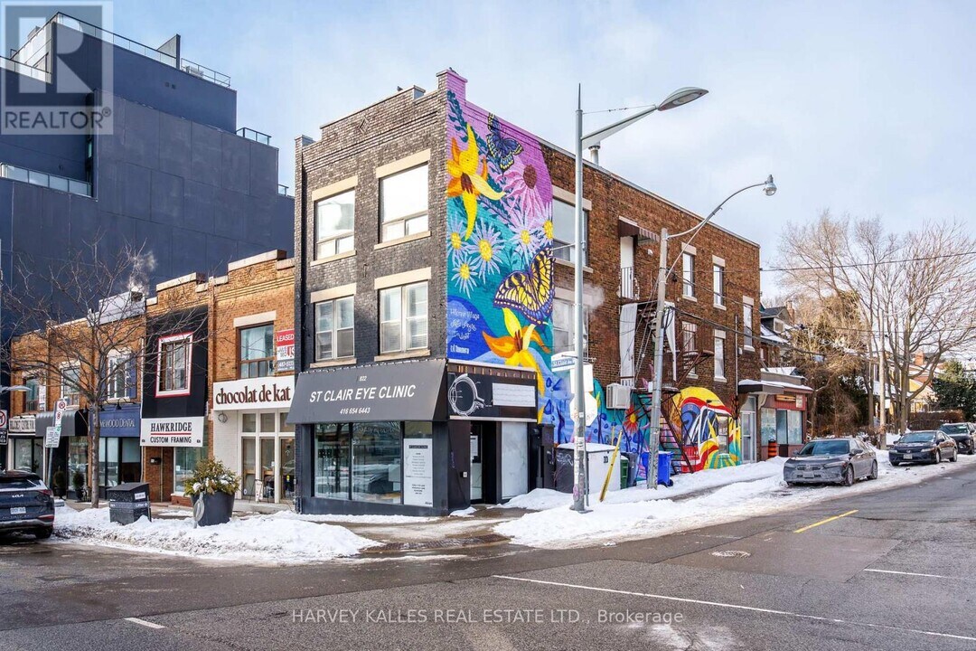 822 St Clair Ave W in Toronto, ON - Building Photo