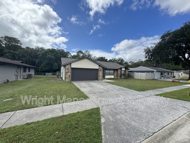 7908 Knight Dr in New Port Richey, FL - Building Photo - Building Photo