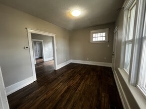 202 Collingwood St in Sarnia, ON - Building Photo - Building Photo
