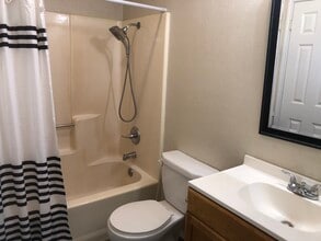 313 Shady Grove Dr, Unit 313 Shady Grove Dr. apt B in Granbury, TX - Building Photo - Building Photo