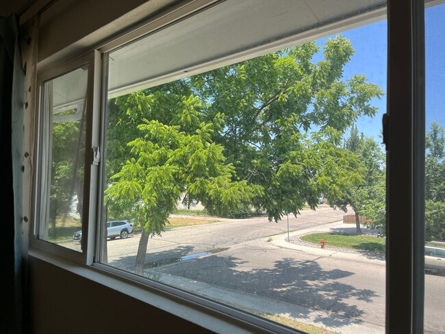 property at 4397-4399 W Rose Hl St