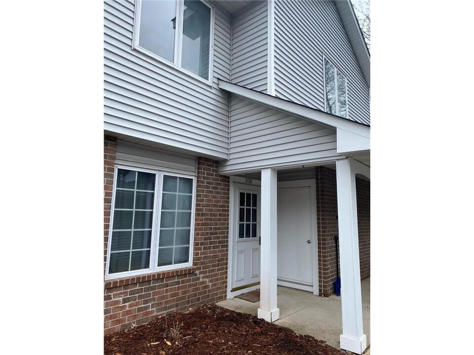 3590 Blue Jay Way in St. Paul, MN - Building Photo