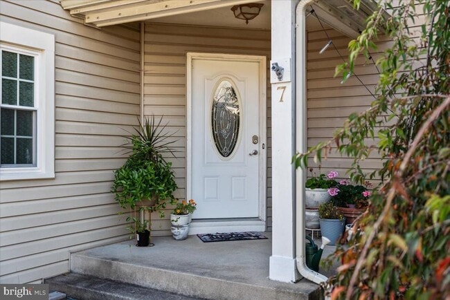 property at 7 Rawlston Ct