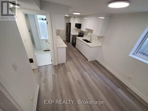 52 Sunny Glen Crescent in Brampton, ON - Building Photo - Building Photo