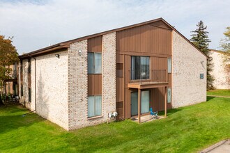 Pine Ridge Apartments - Southfield, MI in Southfield, MI - Foto de edificio - Building Photo