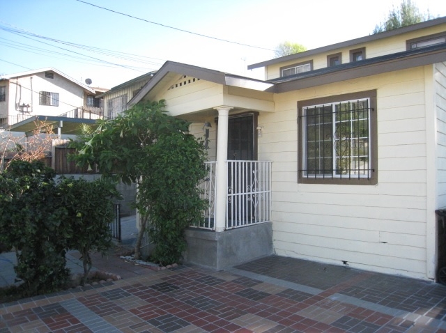 2732 Guirado St in Los Angeles, CA - Building Photo