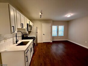 196 Spring St in Newton, NJ - Building Photo - Building Photo