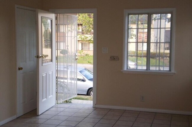 7823 S Normandie Ave in Los Angeles, CA - Building Photo - Building Photo