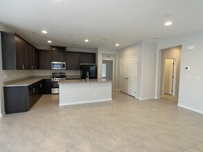300 Crescent Verse St in Henderson, NV - Building Photo - Building Photo