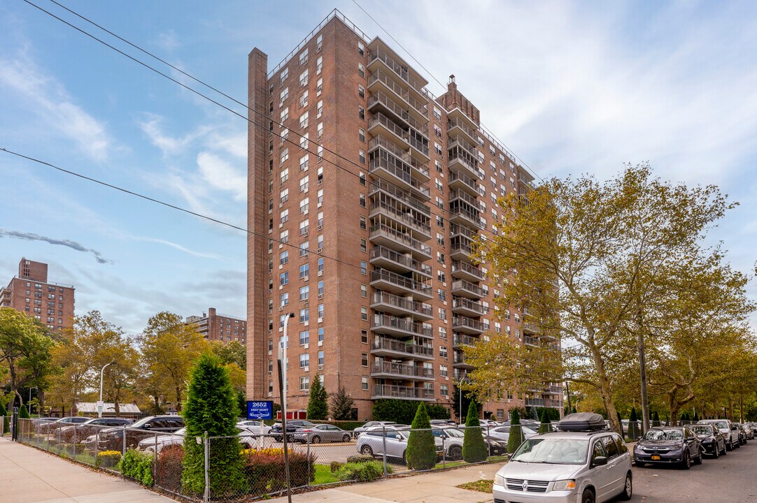 Contello Towers III in Brooklyn, NY - Building Photo