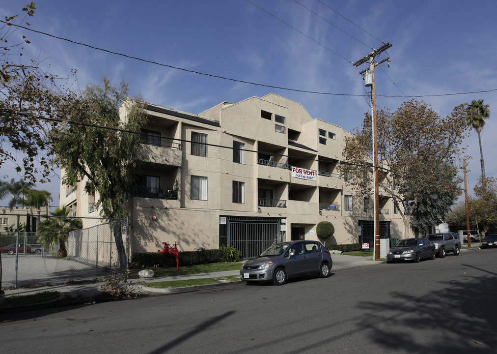 Bush Apartments in Santa Ana, CA - Building Photo