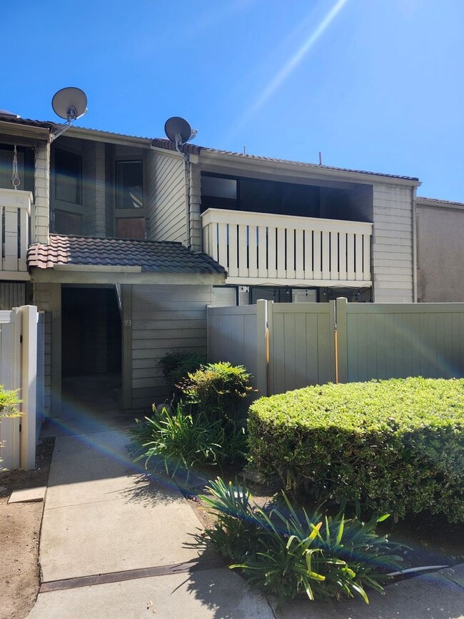 94 Carriage Way in Pomona, CA - Building Photo - Building Photo
