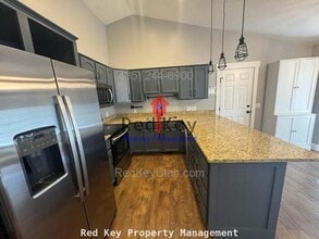 176 Country Club Dr in Stansbury Park, UT - Building Photo - Building Photo