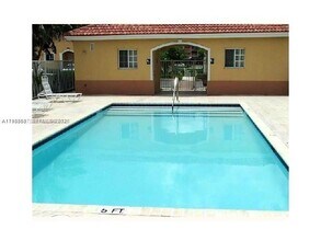 2022 NE 167th St in North Miami Beach, FL - Building Photo - Building Photo