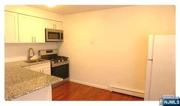 294 Liberty St in Little Ferry, NJ - Building Photo - Building Photo