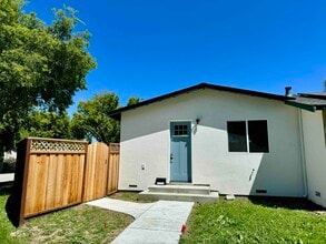 7780 Inverness Dr in Newark, CA - Foto de edificio - Building Photo