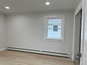 683 Old Bethpage Rd in Old Bethpage, NY - Building Photo - Building Photo