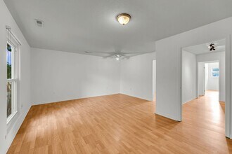 106 W Hudson Ave in Folly Beach, SC - Building Photo - Building Photo