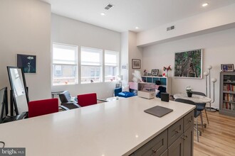 742 S 4th St in Philadelphia, PA - Building Photo - Building Photo